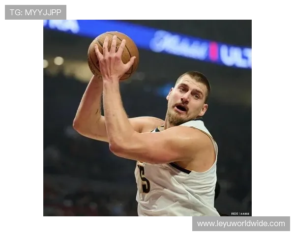 兰德尔背身单打更胜约基奇，得分结构更依赖内线