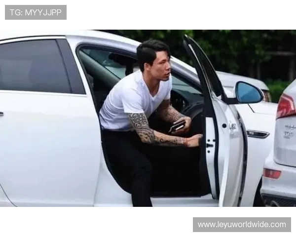 张琳芃一出门就是豪车开路护卫队，这是走红毯还是去踢球？