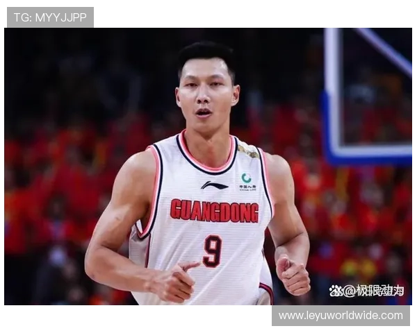 易建联今天中午连换三套衣服，感觉不是打球是拍时尚大片吧？