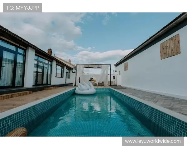 练俊杰家里泳池比我家客厅还大