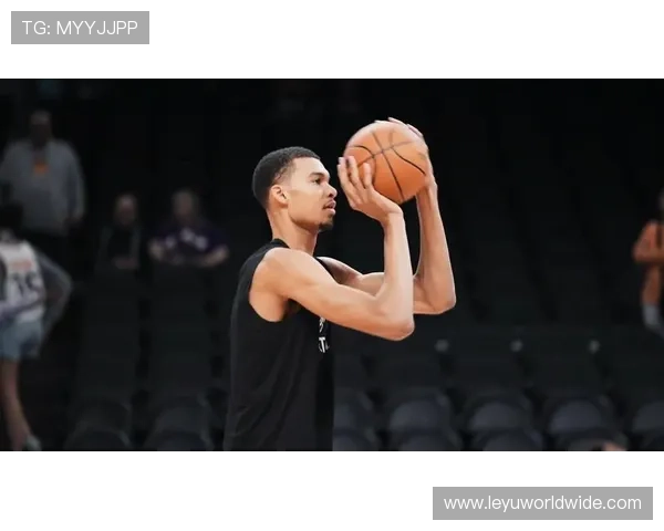 文班亚马背身单打拉开内线空间 提升马刺进攻多样性